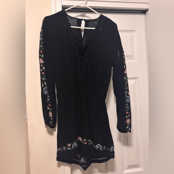 Kendall & Kylie Romper Small Black Pink Blue Floral Embroidered Lace Up Short - Picture 4 of 7